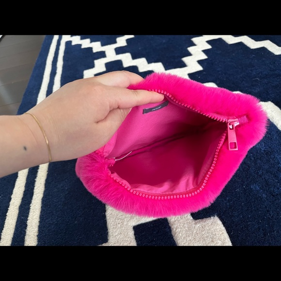 Faux fur aerie pouch/clutch - Picture 5 of 6